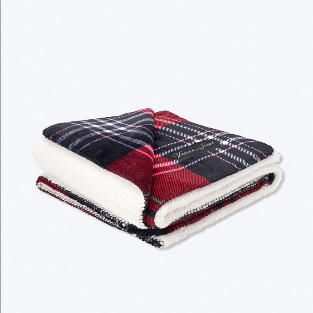 NWT Victoria’s Secret Plaid Sherpa Blanket